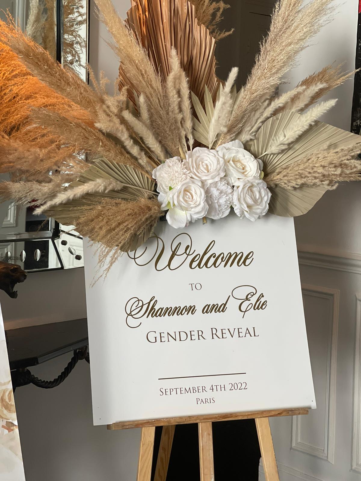 Panneau Welcome gender reveal avec fleurs et pampa