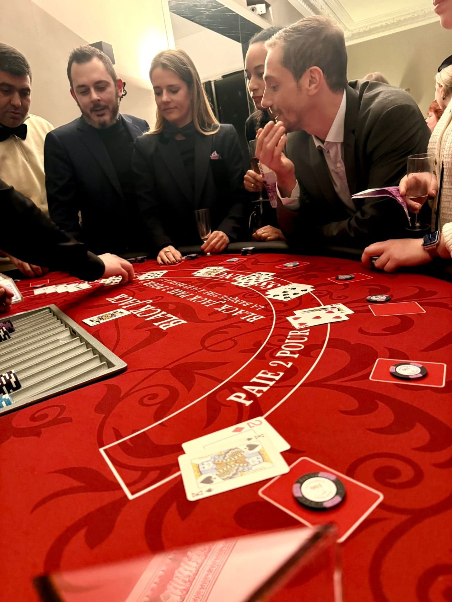 Partie de Blackjack animée avec les invités