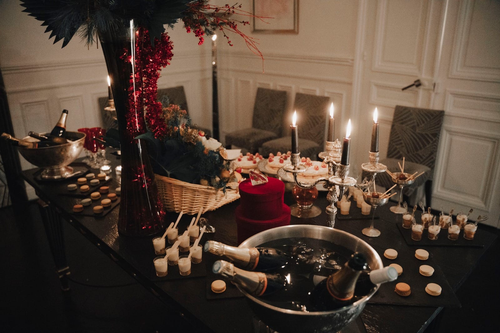 Ambiance tamisée et mignardises aux chandelles