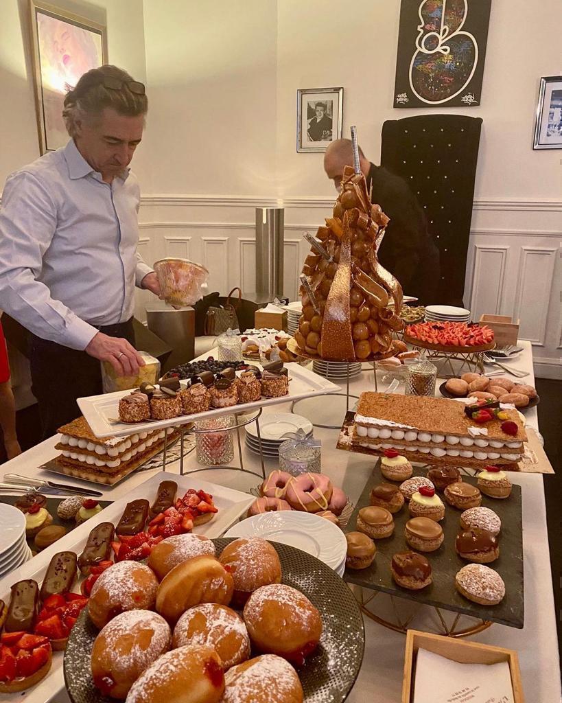 Buffet pâtisseries — pièce montée, millefeuilles & éclairs