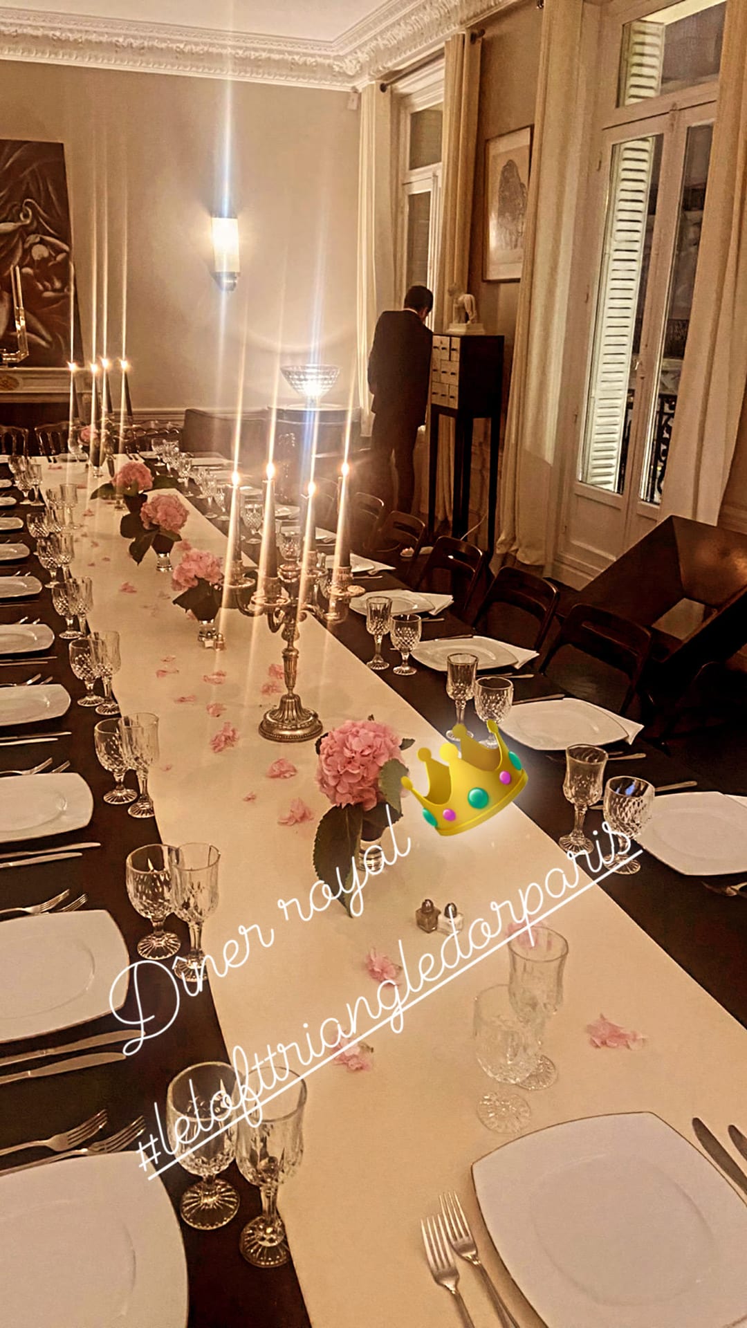 Salle à manger avec table noire laquée