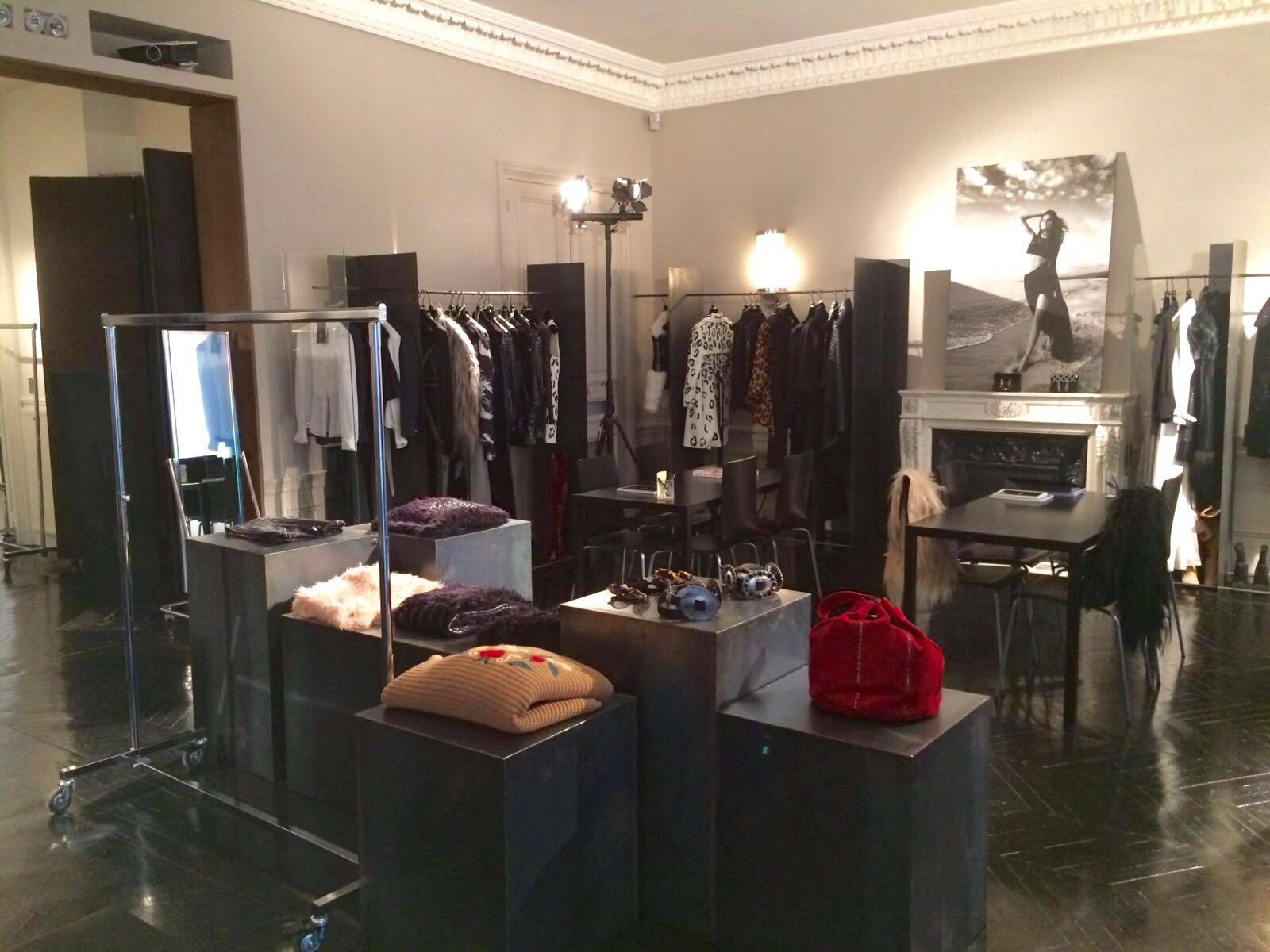 Fashion Week — installation accessoires et collection capsule