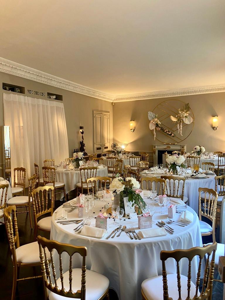 Réception de mariage — invités en tenue de gala
